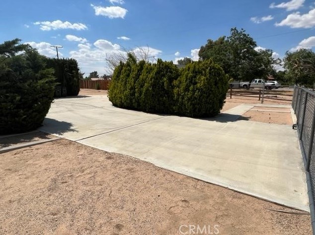 13092 Topsanna Rd, Apple Valley CA  92308-6386 exterior