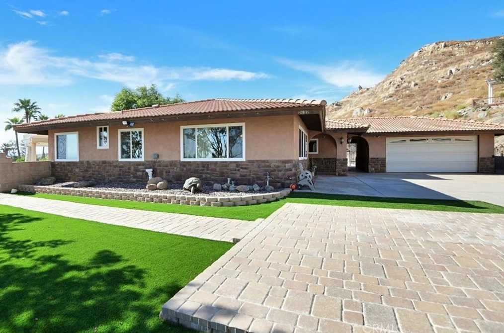 26324 Kalmia Ave, Moreno Valley CA  92555-1720 exterior