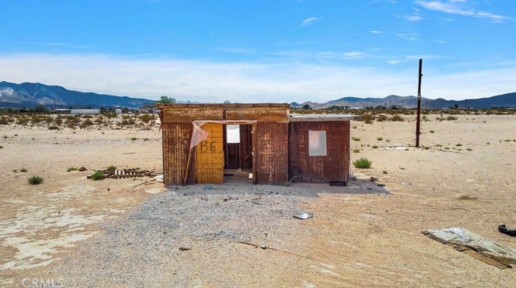 37023 Rabbit Springs Rd, Lucerne Valley CA  92356-8870 exterior