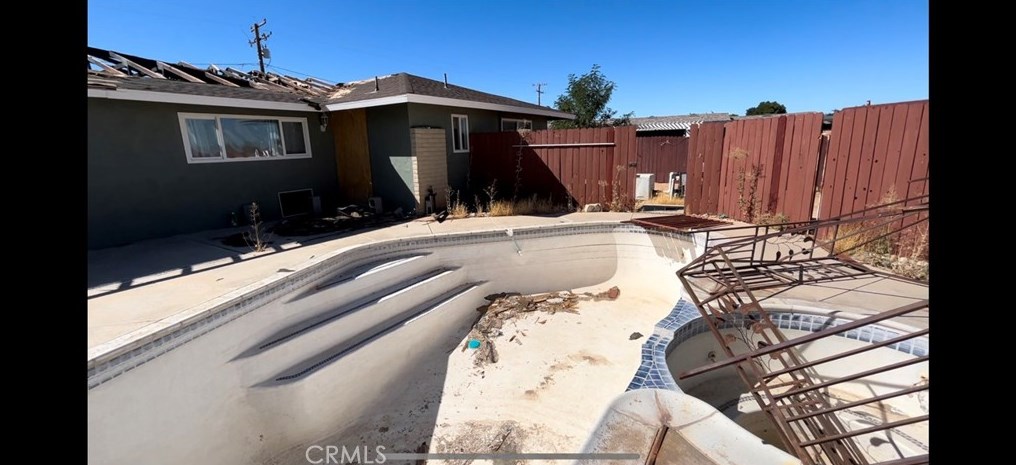 9502 Timberlane Ave, Hesperia CA  92345-6340 exterior