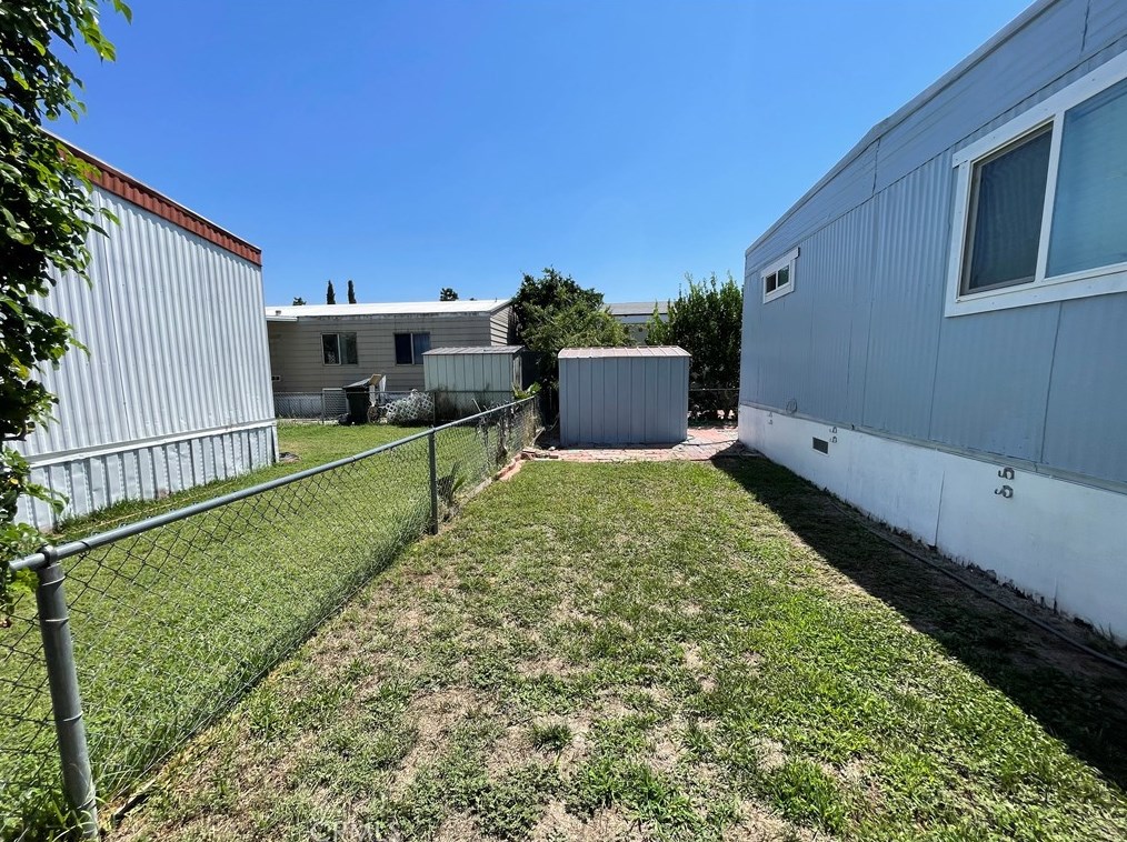 17400 Valley Blvd, Fontana CA  92335-6821 exterior