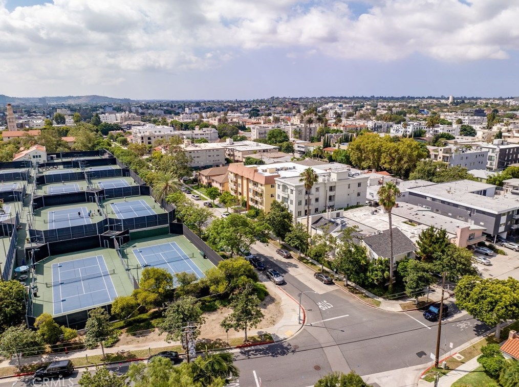 815 Le Doux Rd, Los Angeles CA  90035-1869 exterior