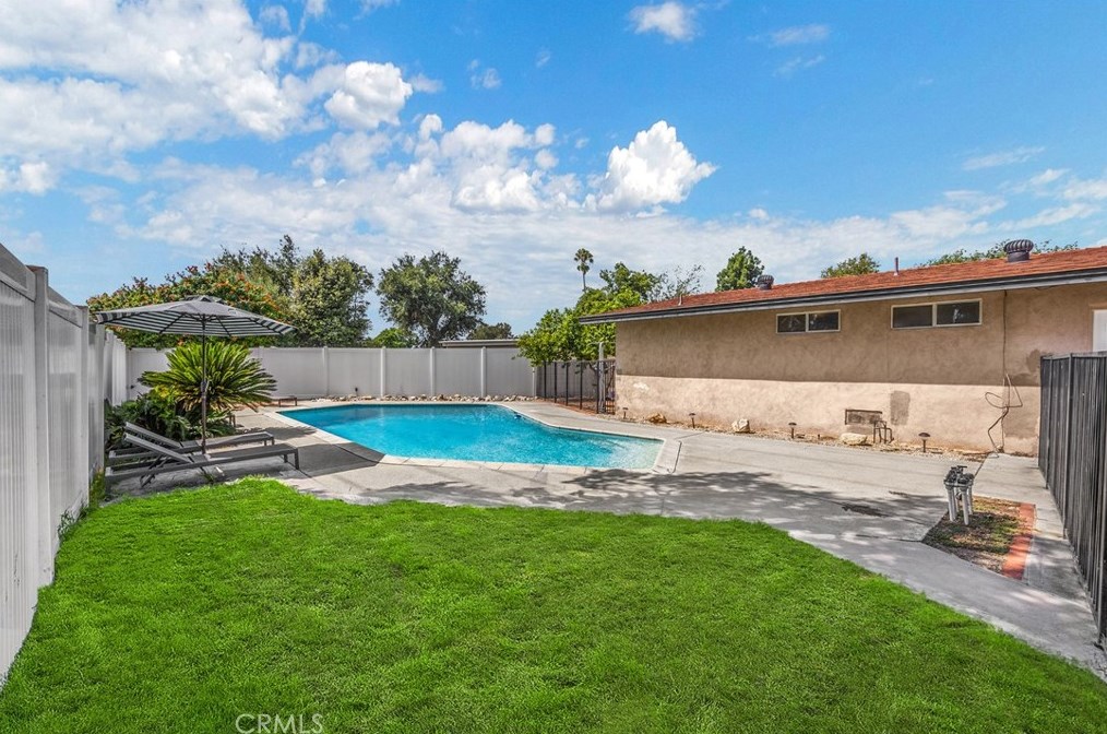 2105 San Marcos Pl, Claremont CA  91711-1766 exterior