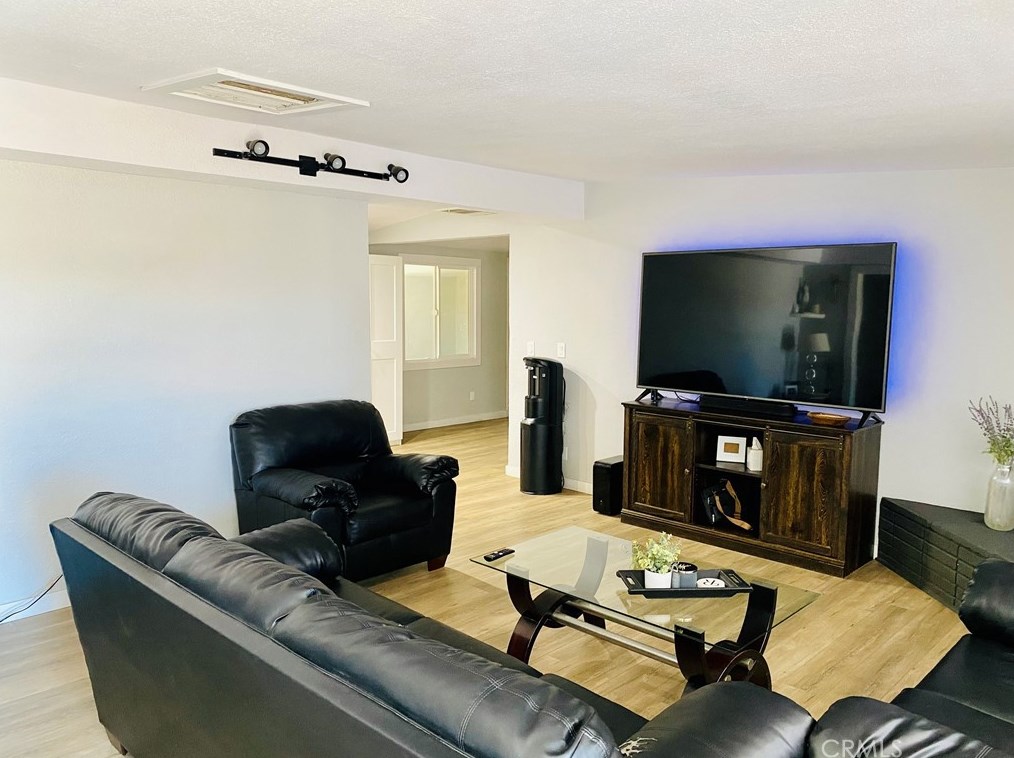 7218 7th Ave, Hesperia CA  92345-4473 exterior