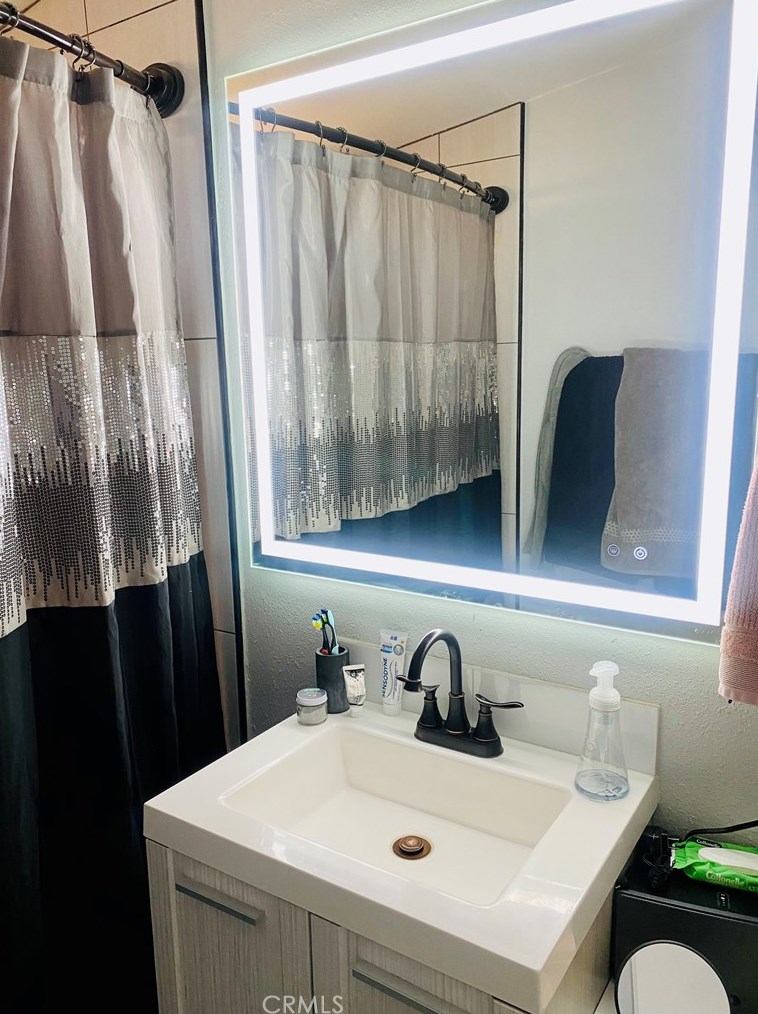 7218 7th Ave, Hesperia CA  92345-4473 exterior