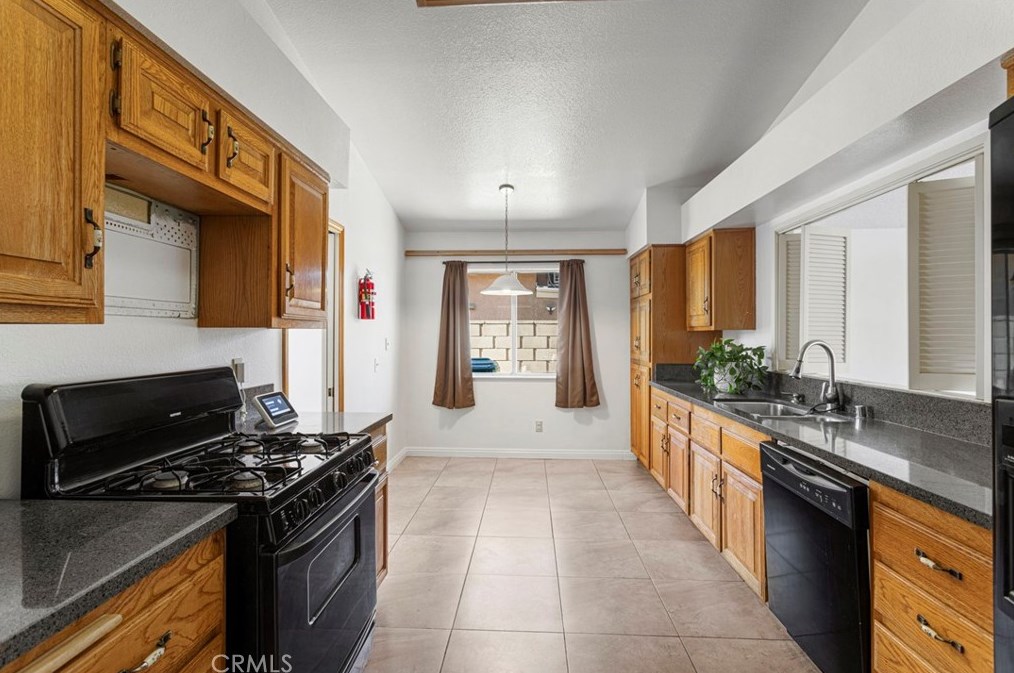 26308 Alturas Creek Dr, Moreno Valley CA 92555-6819 exterior