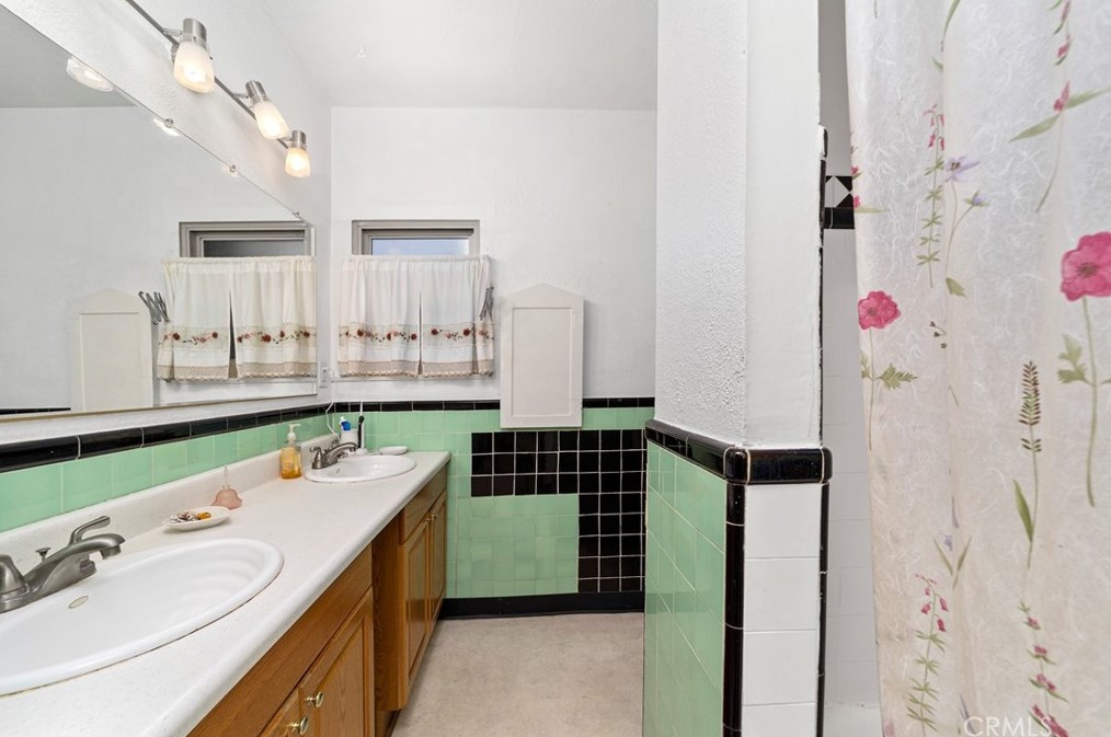 352 Madison Ave, Pomona CA  91767-3124 exterior