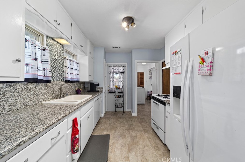 352 Madison Ave, Pomona CA  91767-3124 exterior