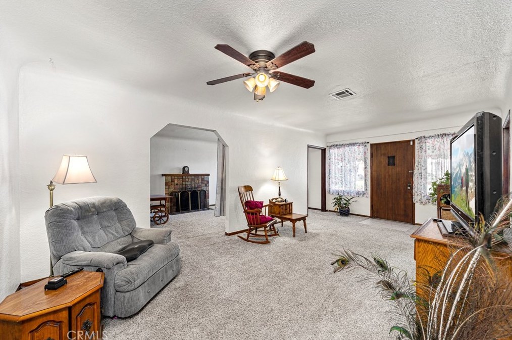 352 Madison Ave, Pomona CA  91767-3124 exterior