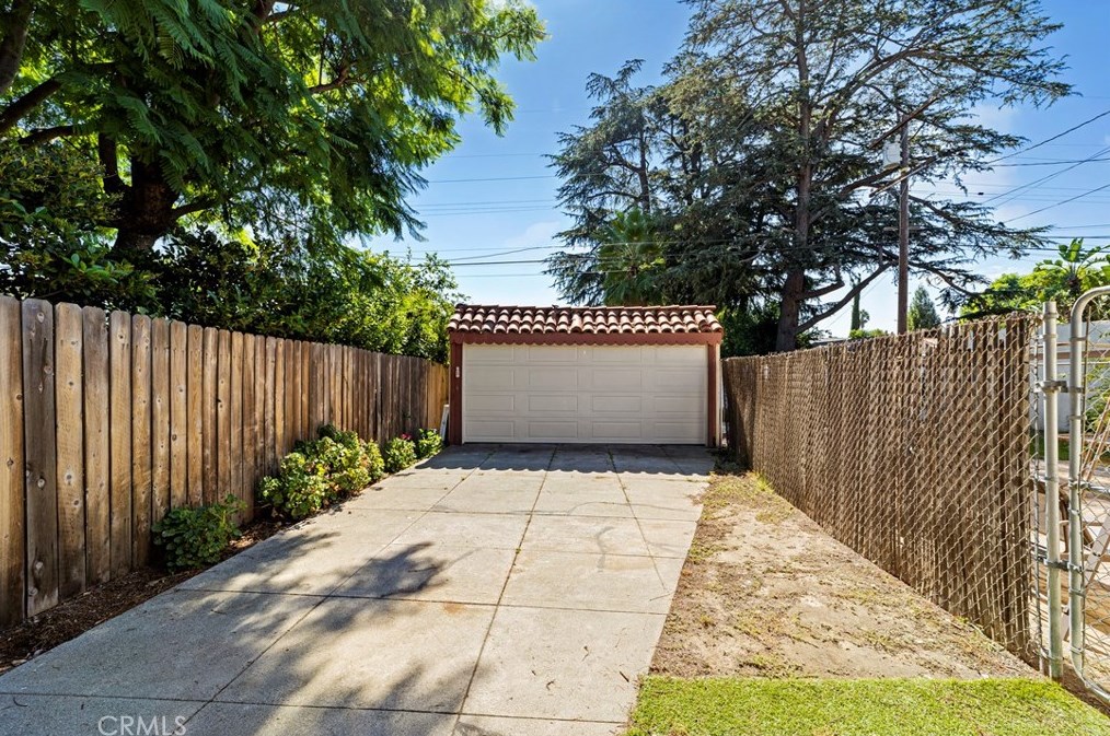 352 Madison Ave, Pomona CA  91767-3124 exterior