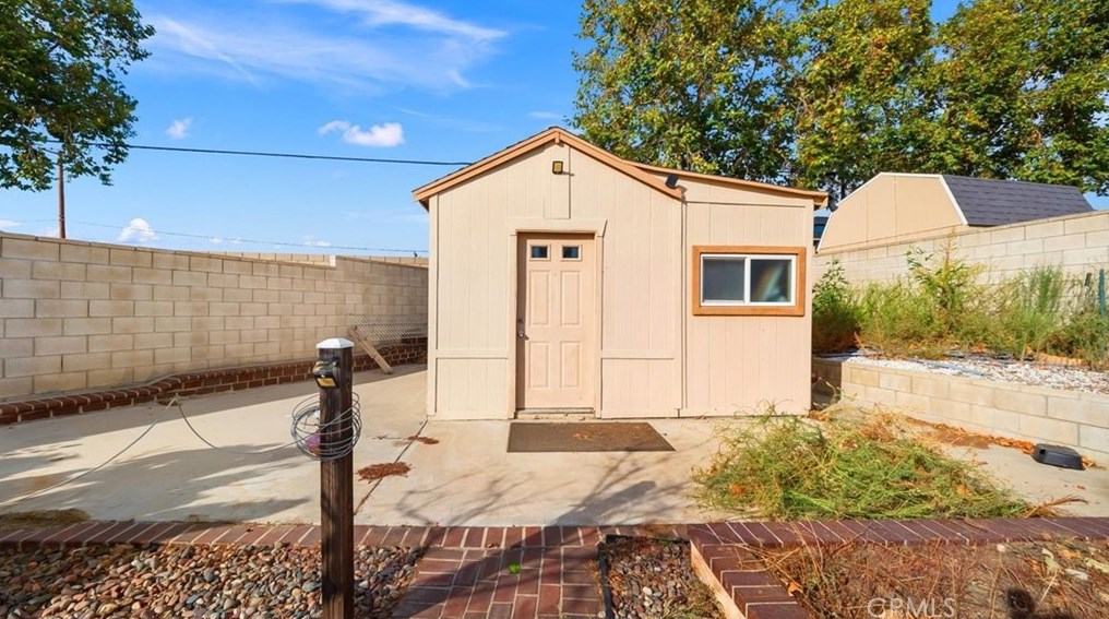 17280 Mesa Ave, Fontana CA  92336-2151 exterior