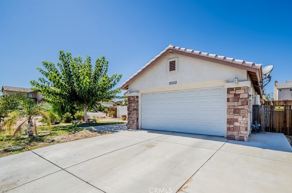 9052 Powell Ave, Hesperia CA  92344-8291 exterior