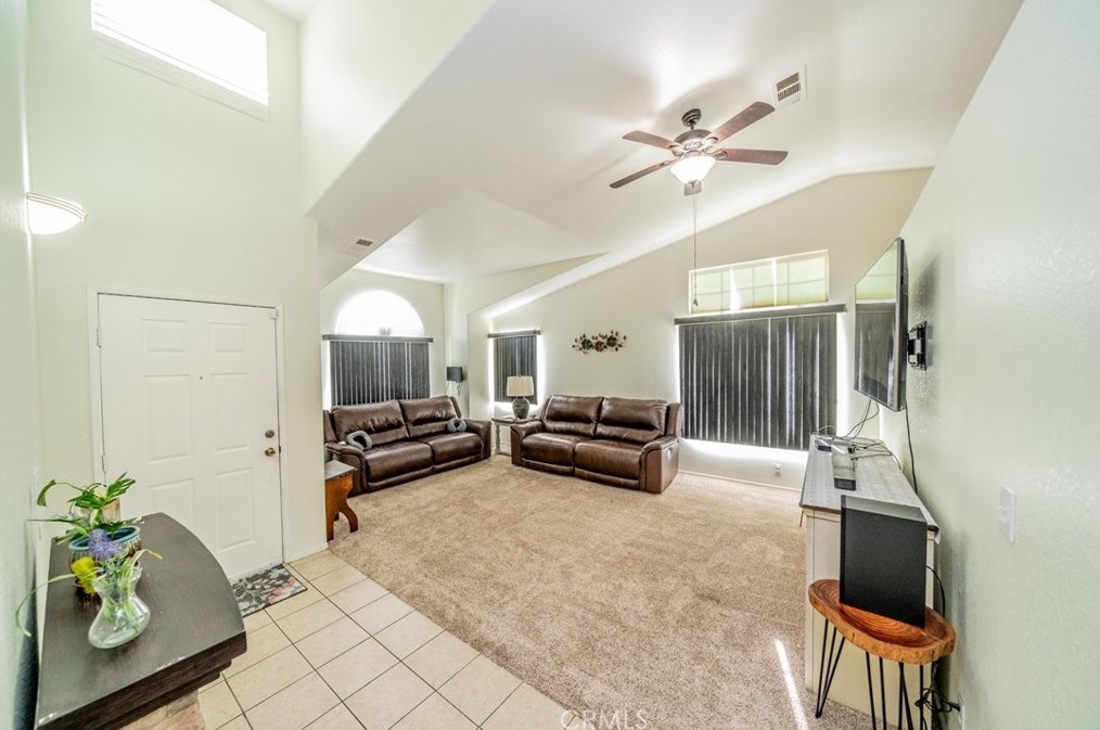 9052 Powell Ave, Hesperia CA  92344-8291 exterior