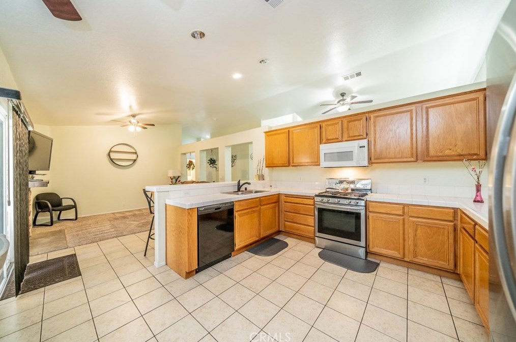 9052 Powell Ave, Hesperia CA  92344-8291 exterior