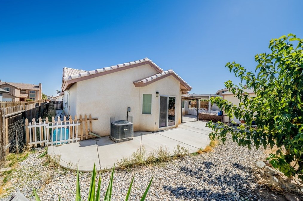 9052 Powell Ave, Hesperia CA  92344-8291 exterior