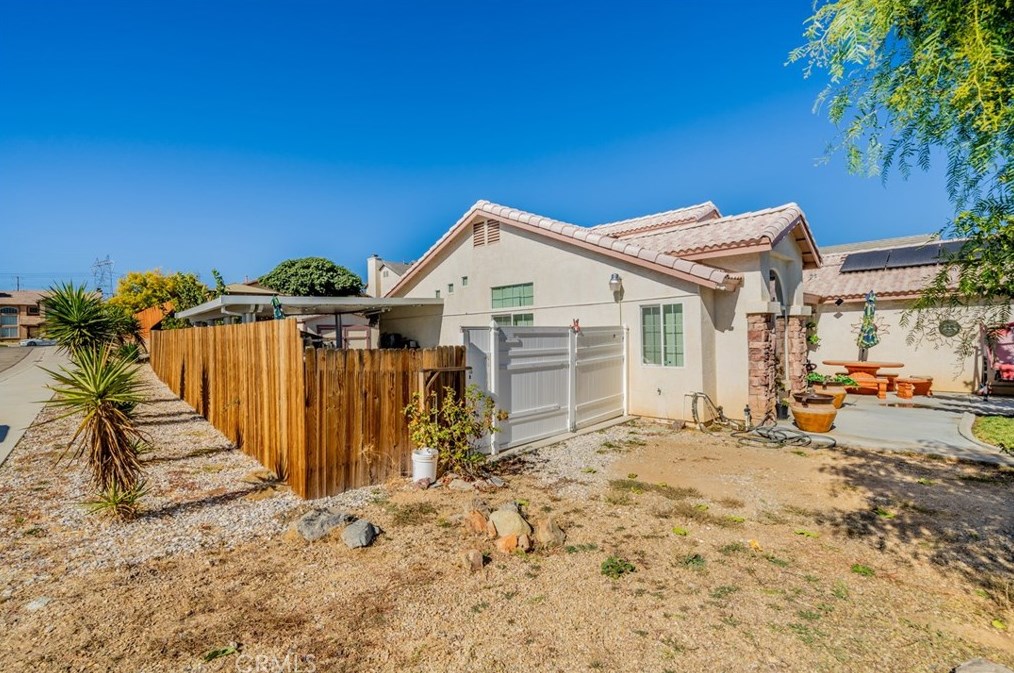 9052 Powell Ave, Hesperia CA  92344-8291 exterior