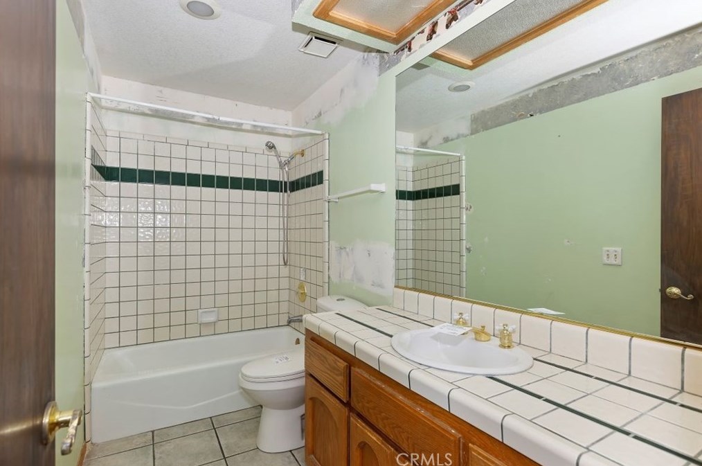 13052 Quapaw Rd, Apple Valley CA  92308-6269 exterior