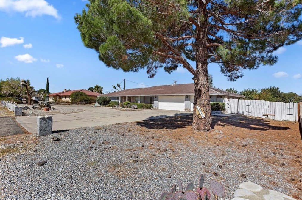 13052 Quapaw Rd, Apple Valley CA  92308-6269 exterior