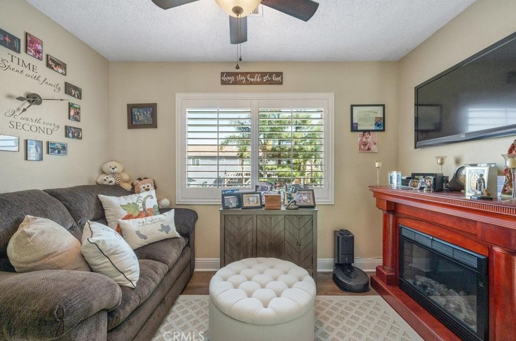 11611 Homewood Pl, Fontana CA  92337-0669 exterior