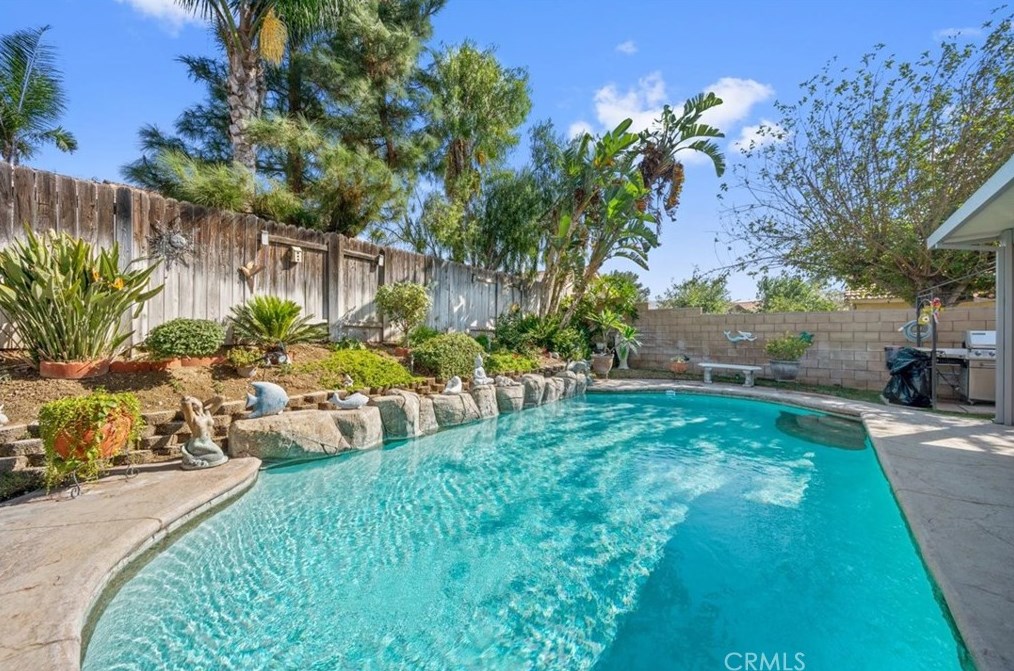 11611 Homewood Pl, Fontana CA  92337-0669 exterior