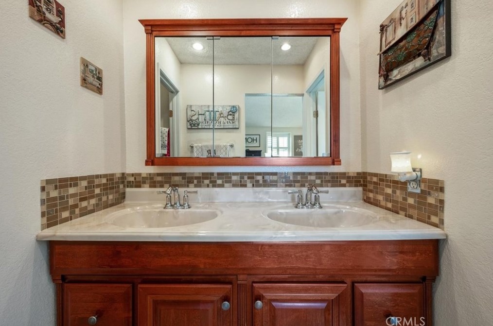 11611 Homewood Pl, Fontana CA  92337-0669 exterior