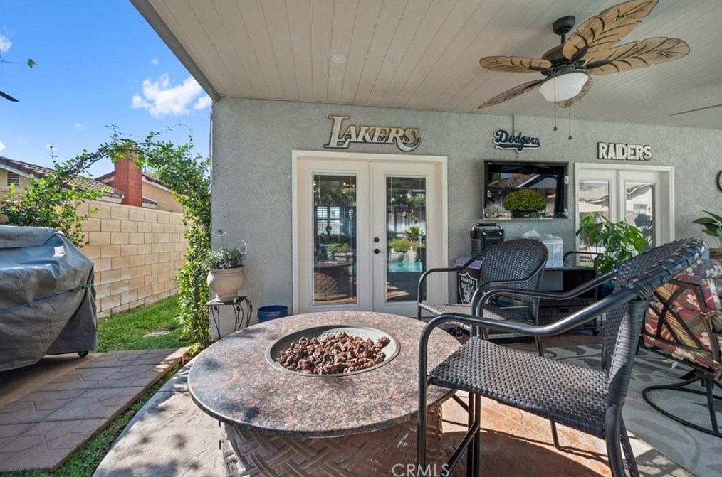 11611 Homewood Pl, Fontana CA  92337-0669 exterior