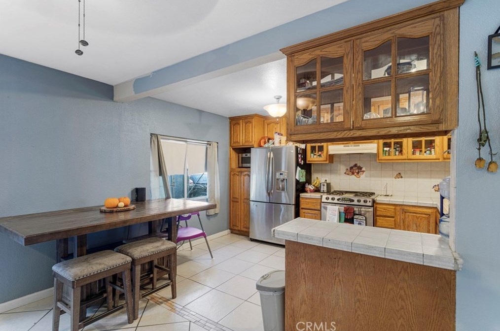 981 La Verne Ave, Pomona CA  91767-2621 exterior