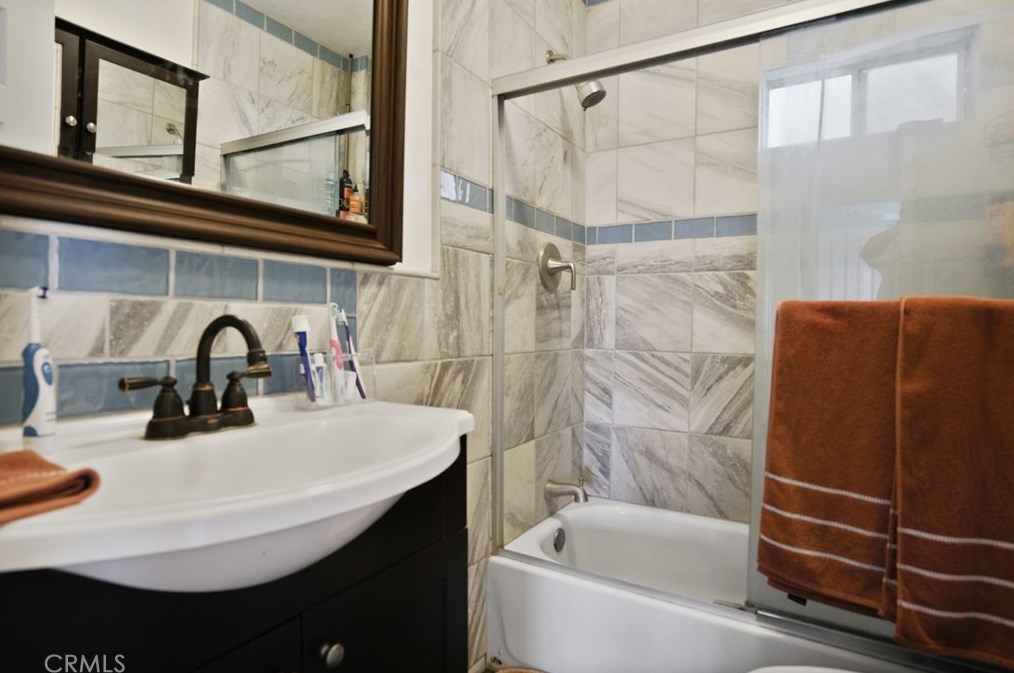 660 Laurel St, Colton CA  92324-2422 exterior