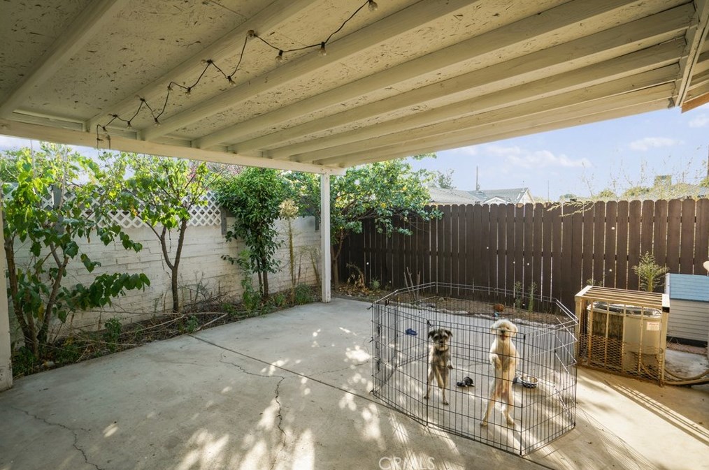 660 Laurel St, Colton CA  92324-2422 exterior