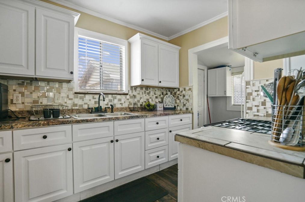 660 Laurel St, Colton CA  92324-2422 exterior