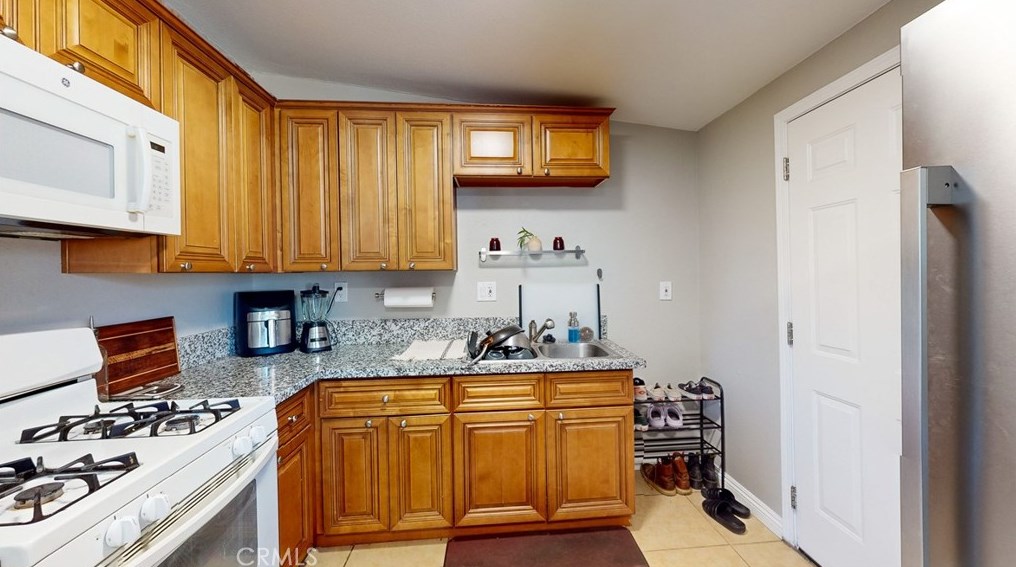 6742 Citrus Ave, Fontana CA  92336-1403 exterior