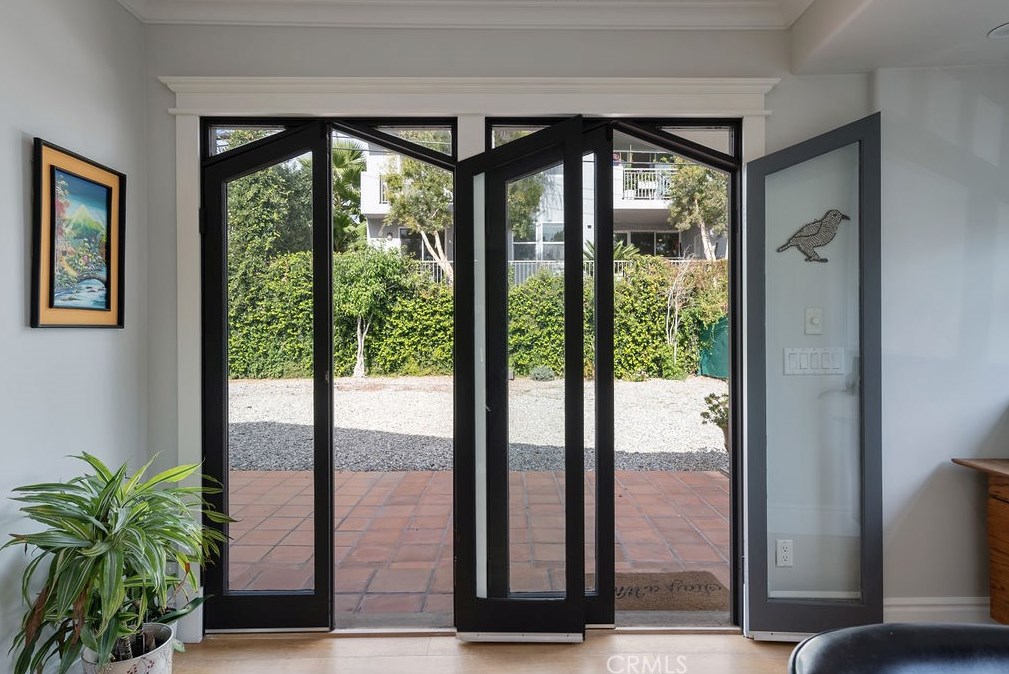 6077 Selma Ave, Los Angeles CA  90028-6414 exterior