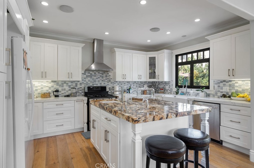 6077 Selma Ave, Los Angeles CA  90028-6414 exterior