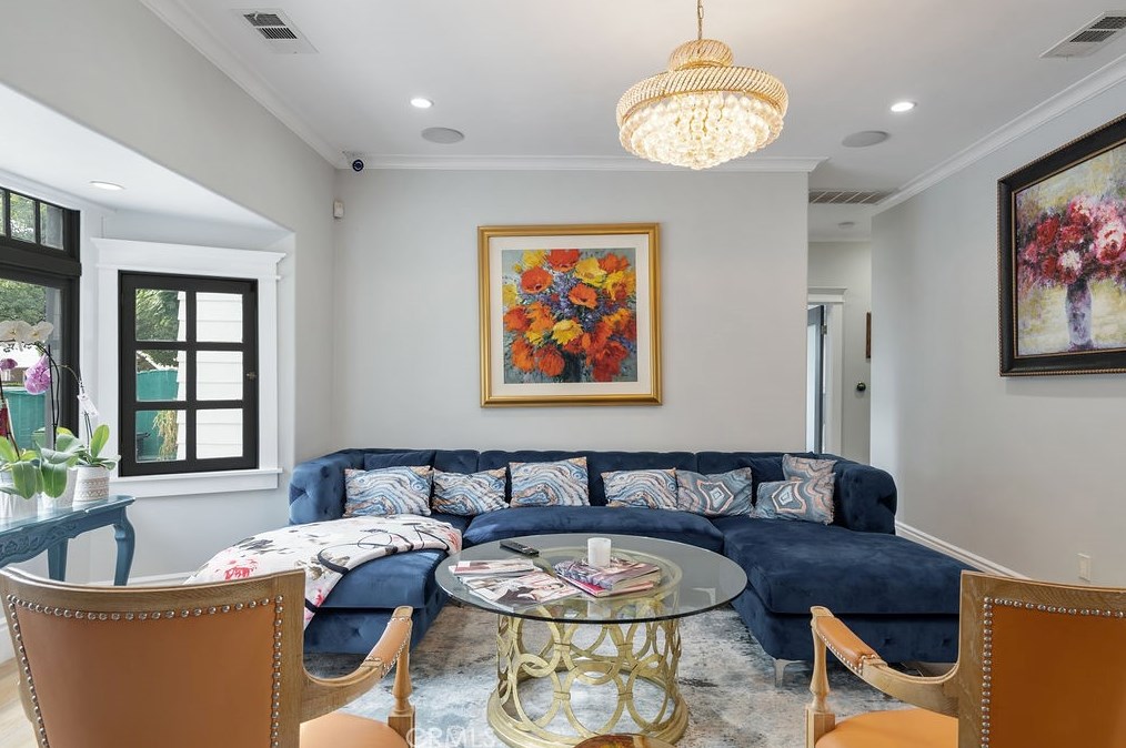 6077 Selma Ave, Los Angeles CA  90028-6414 exterior