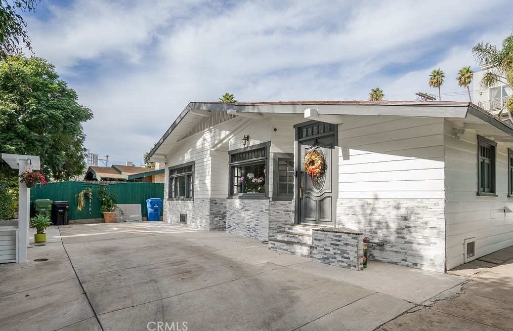 6077 Selma Ave, Los Angeles CA  90028-6414 exterior