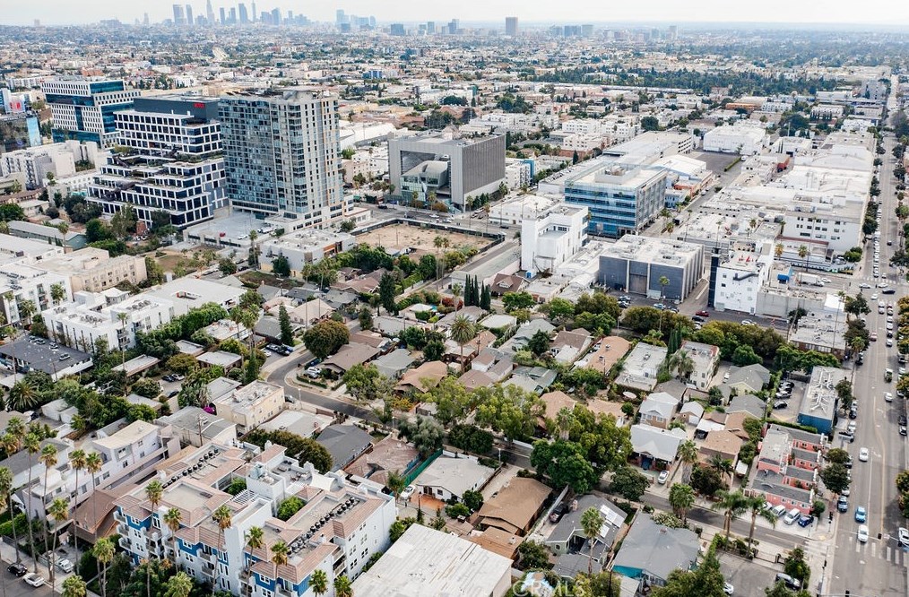 6077 Selma Ave, Los Angeles CA  90028-6414 exterior