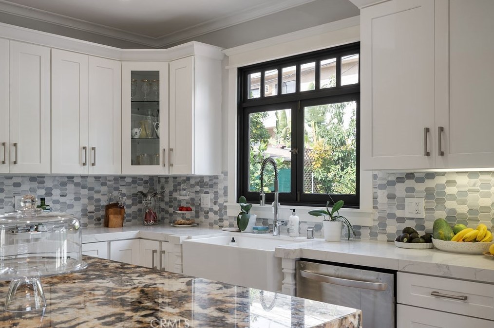 6077 Selma Ave, Los Angeles CA  90028-6414 exterior