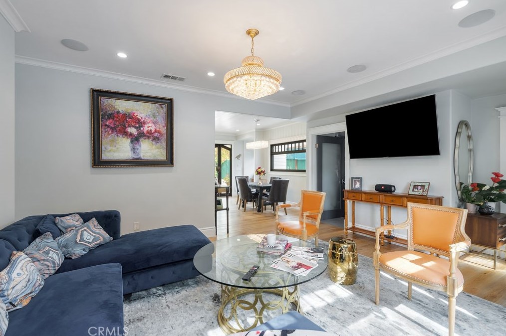 6077 Selma Ave, Los Angeles CA  90028-6414 exterior