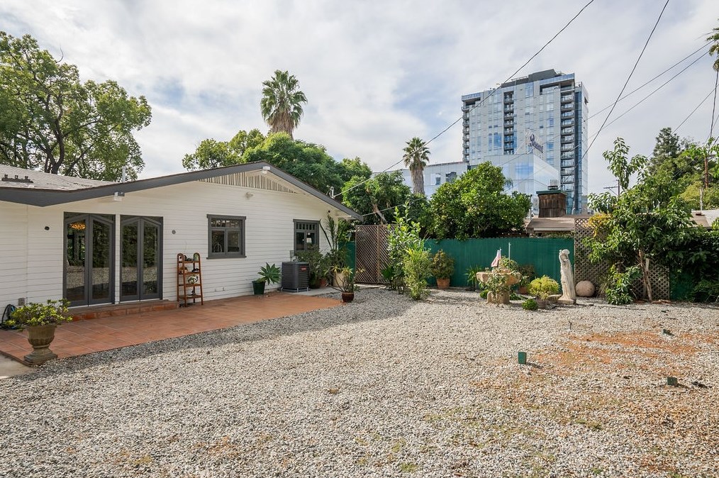 6077 Selma Ave, Los Angeles CA  90028-6414 exterior