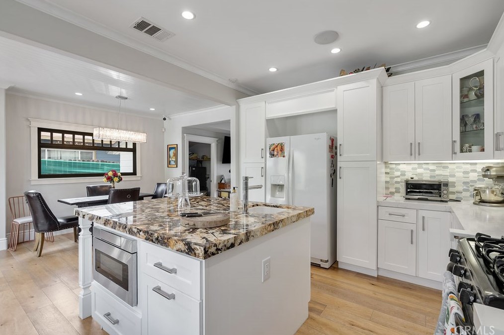 6077 Selma Ave, Los Angeles CA  90028-6414 exterior