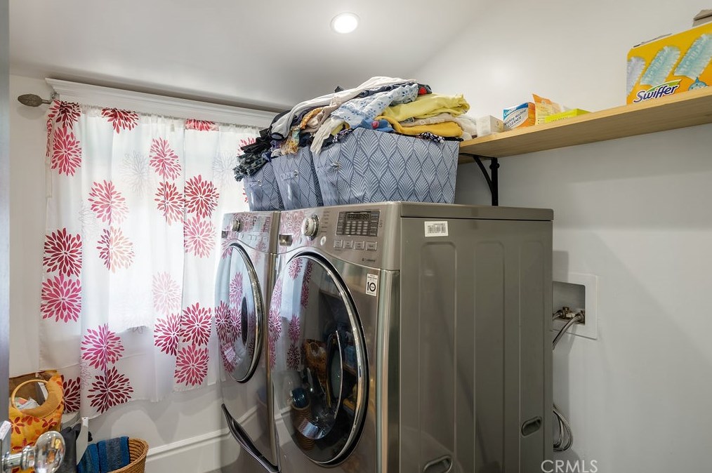 6077 Selma Ave, Los Angeles CA  90028-6414 exterior