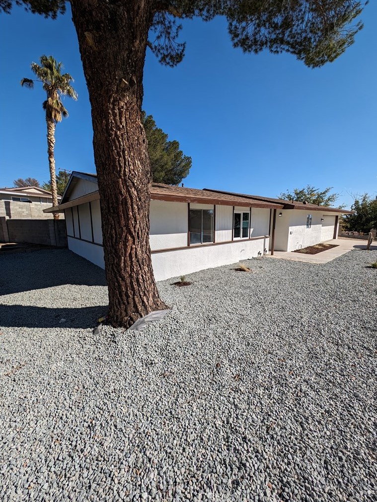 16428 Avalon Ave, Victorville, CA 92395