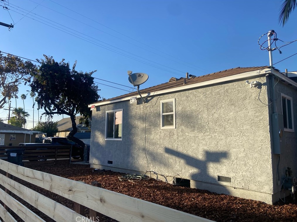 6824 Converse Ave, Los Angeles CA  90001-2026 exterior