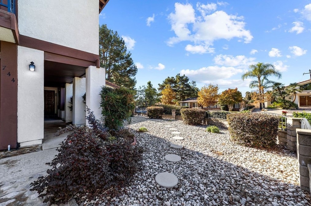 744 Davenport Cir, Claremont CA  91711-2937 exterior