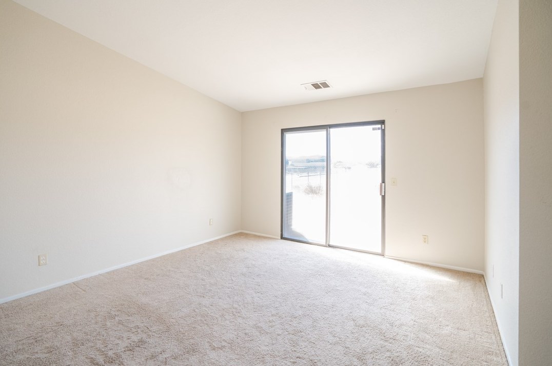 15597 Via Bahia St, Hesperia CA  92345-4424 exterior