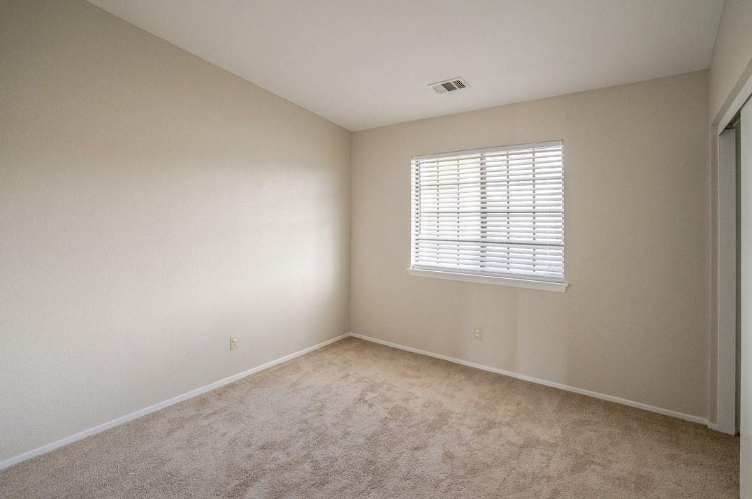 15597 Via Bahia St, Hesperia CA  92345-4424 exterior