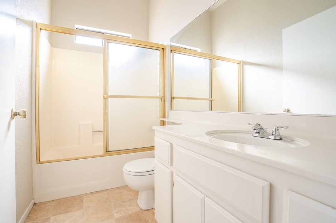 15597 Via Bahia St, Hesperia CA  92345-4424 exterior