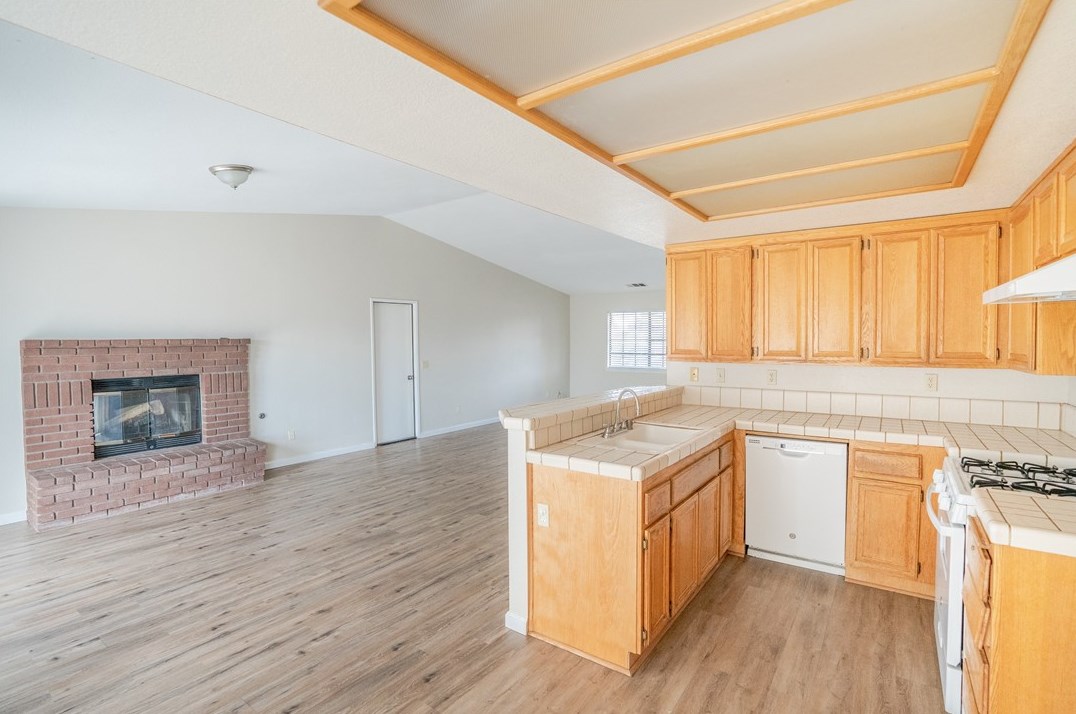15597 Via Bahia St, Hesperia CA  92345-4424 exterior