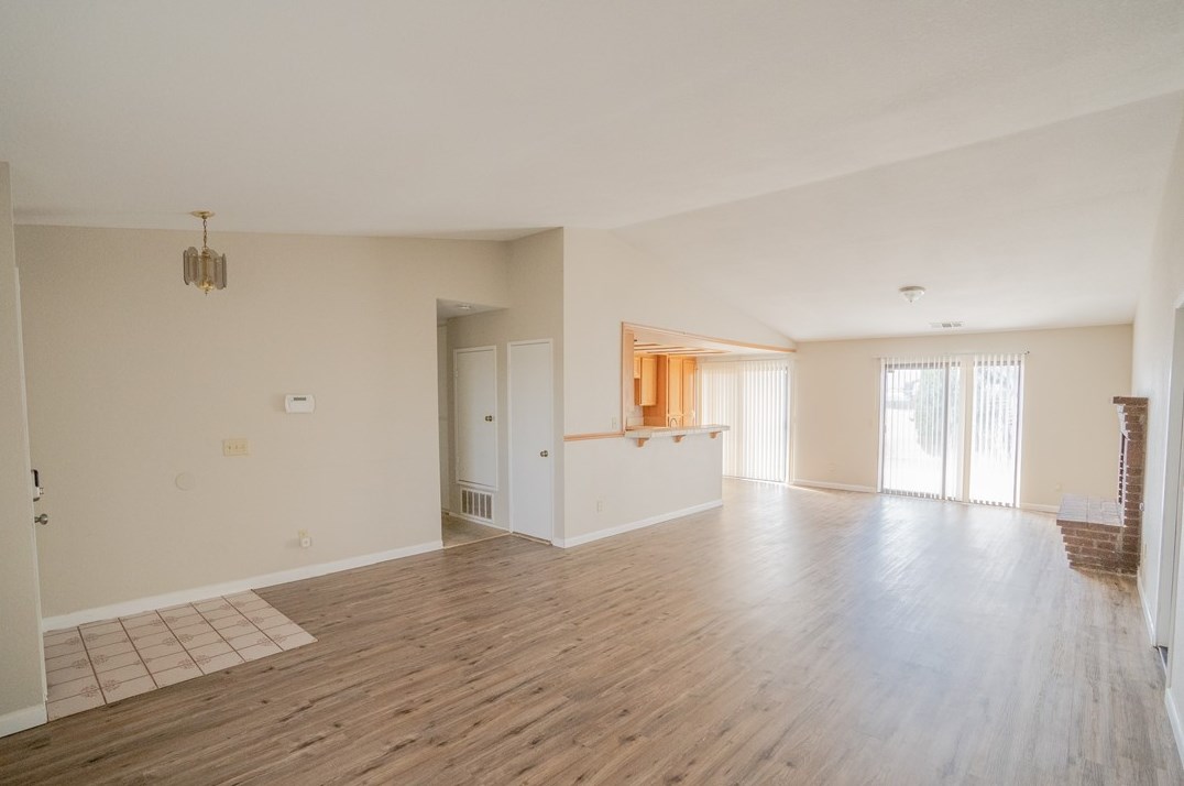 15597 Via Bahia St, Hesperia CA  92345-4424 exterior