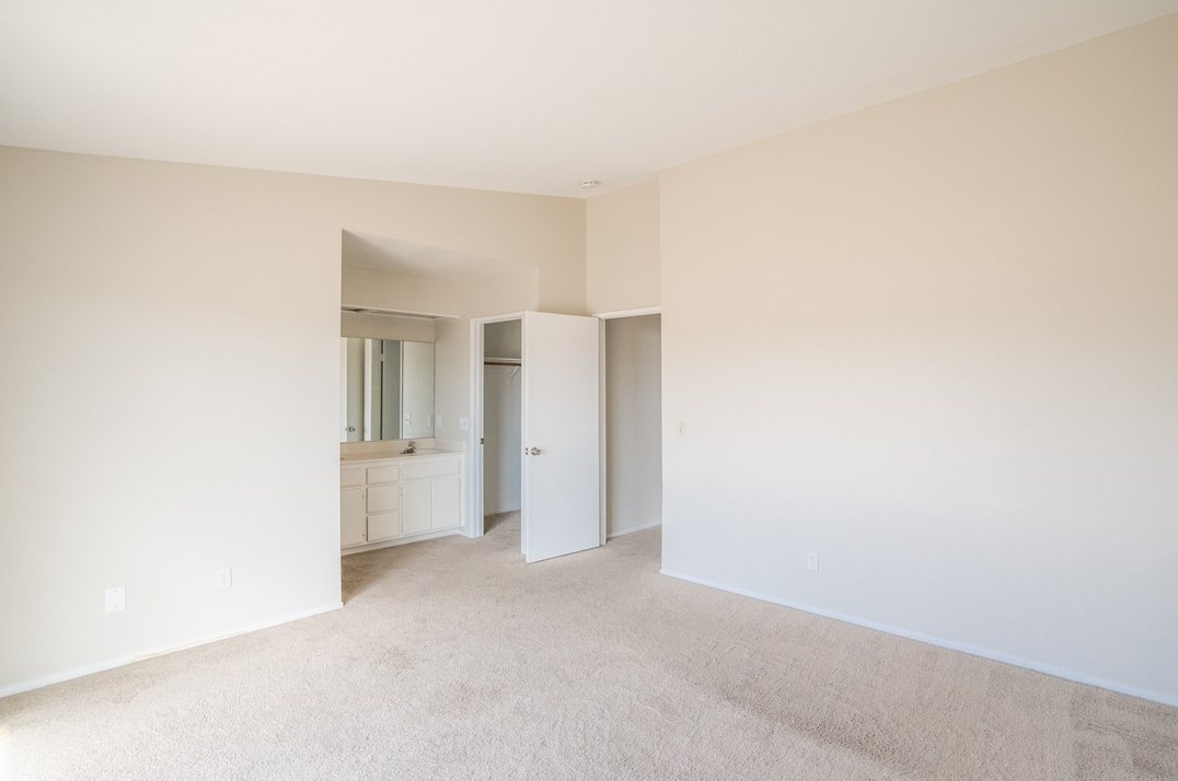 15597 Via Bahia St, Hesperia CA  92345-4424 exterior